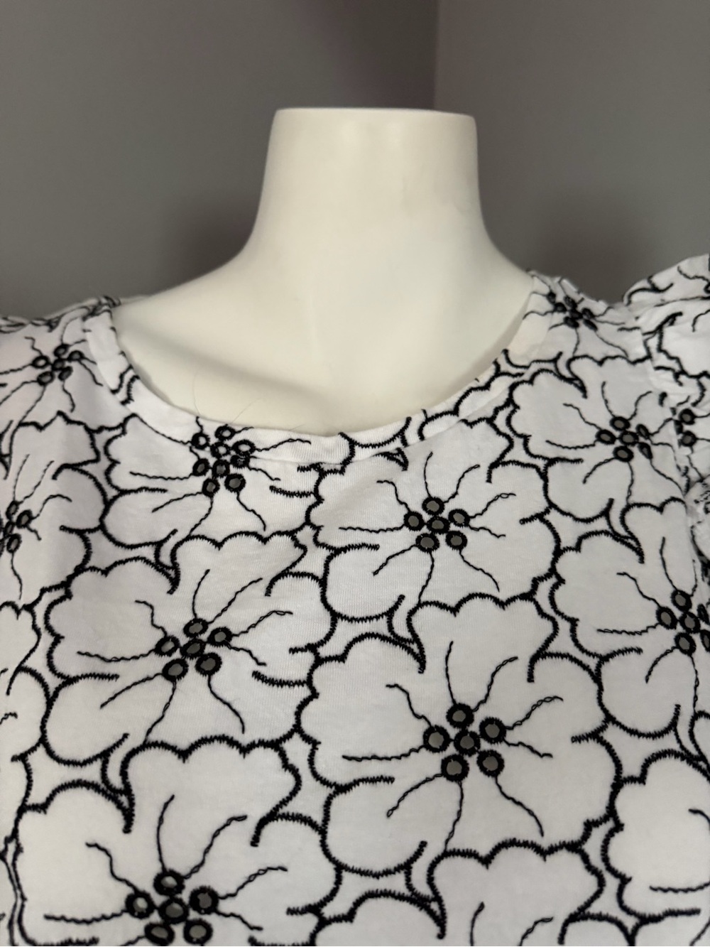 LOFT Black & White Floral Short Sleeve Tee